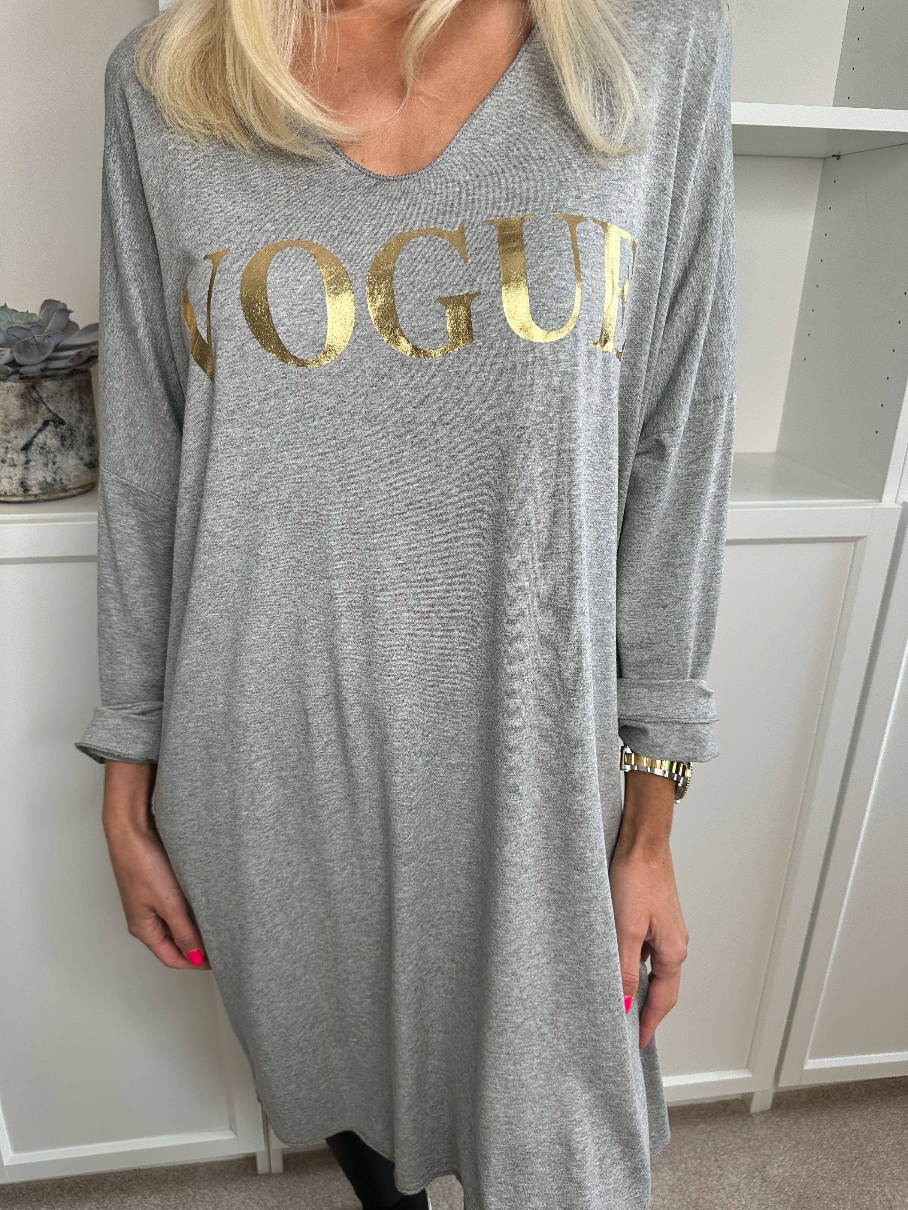 Vogue Long Sleeve - Langærmet kjole i viskose med guld skrift
